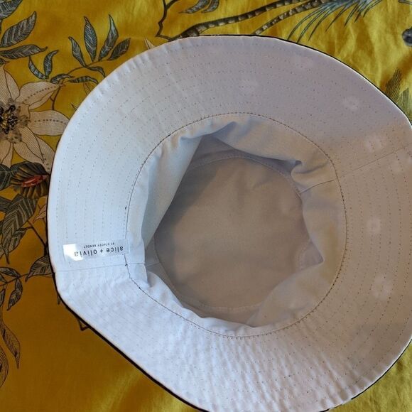 alice + Olivia reversible daisy bucket hat by Stacy bendet nwt - Picture 4 of 5